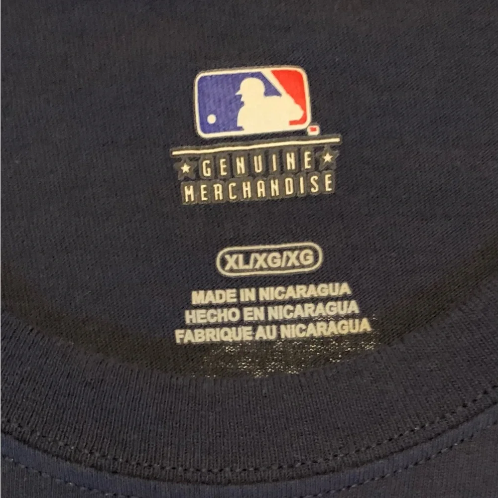 New York Yankees Navy Blue tshirt - Picture 3 of 3